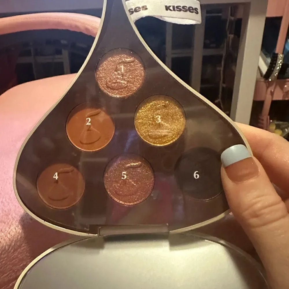 Glamlite Almond Kiss Pallete